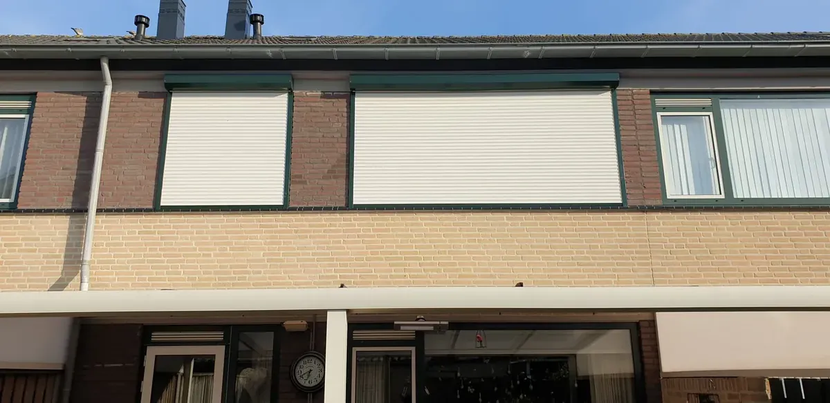Handbediende en electrische rolluiken