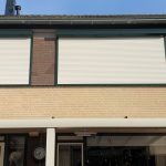 Wij plaatsen zowel handbediende als electrische rolluiken.